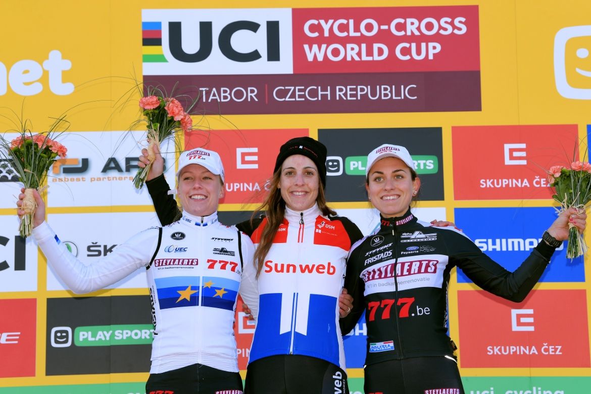 The women's podium in Tabor (l-r): Annemarie Worst, Linda Brand and Alice Arzuffi