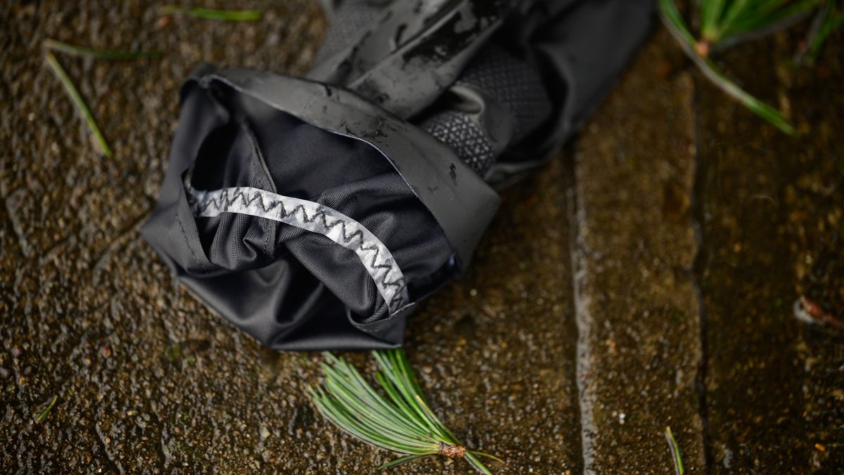 Assos RSR Thermo rain shell glove taped seam
