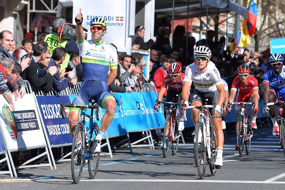 Michael Matthews beats Michal Kwiatkowski to the line.