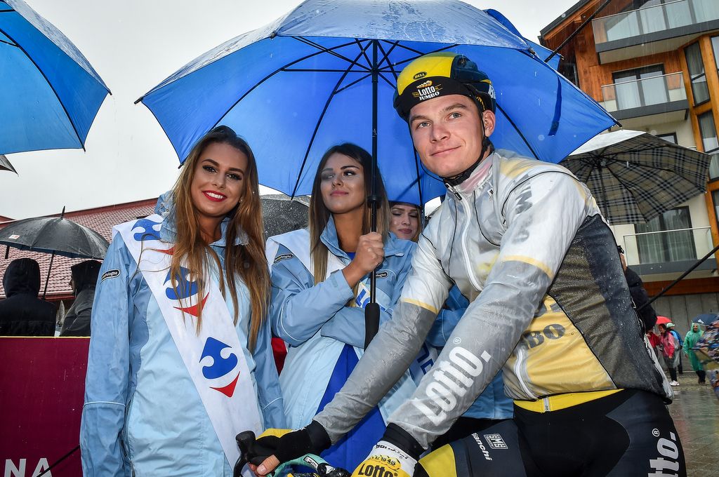No sign of the points classification jersey with Moreno Hofland prepared for the wet weather