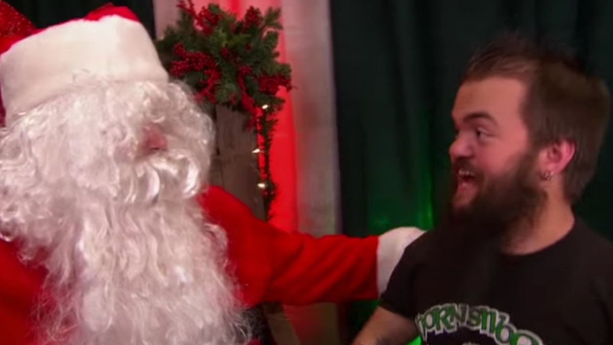 The 8 Best WWE Christmas-Themed Episodes | Cinemablend