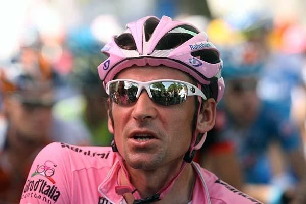 Denis Menchov (Rabobank) in pink for another day.