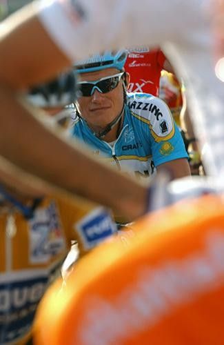 Alexandre Vinokourov (Astana) waits for the start