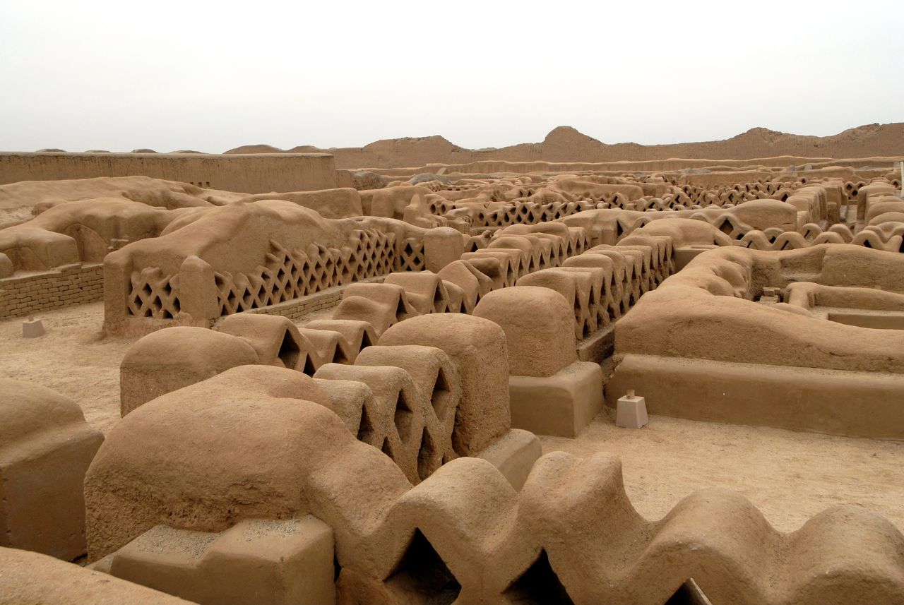 (GERMANY OUT) Peru - Chan Chan: ruins of Chan Chan, former capital of the Chimu, about 1200-1450: view through the city (Photo by Spiegl/ullstein bild via Getty Images)