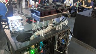 Der8auer brought a new prototype of a different kind of liquid cooler he's designed to Computex 2018. The final version won't be this big.