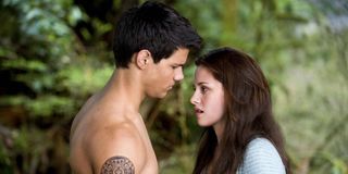 Taylor Lautner and Kristen Stewart looking at each other at the end of Twilight Saga: New Moon