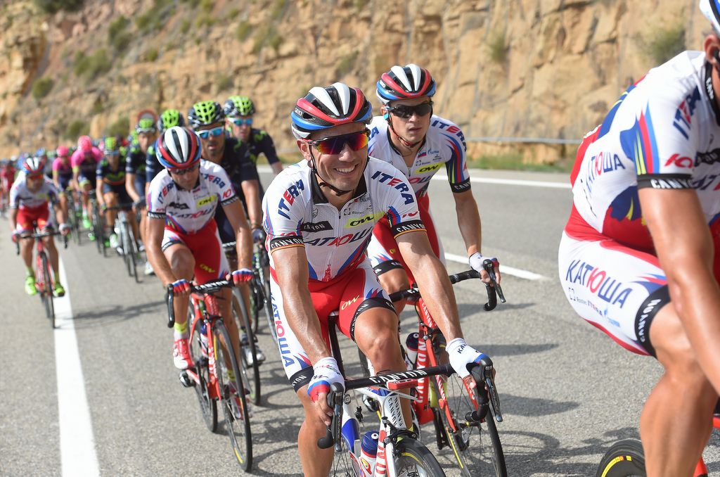 Joaquim Rodr&iacute;guez smiles in the bunch