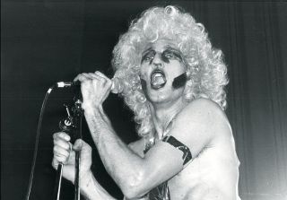 Fee waybill as Quay Lude, with The Tubes in 1977