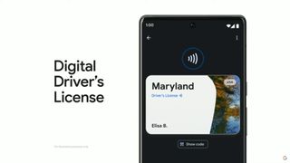 Et skjermbilde fra Google IO 2022 som viser en telefon med et digitalt førerkort