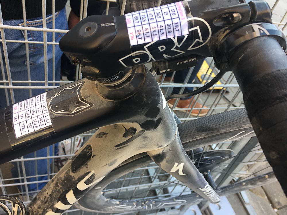 Julian Alaphilippe has a short stem so his race notes are divided into his top tube