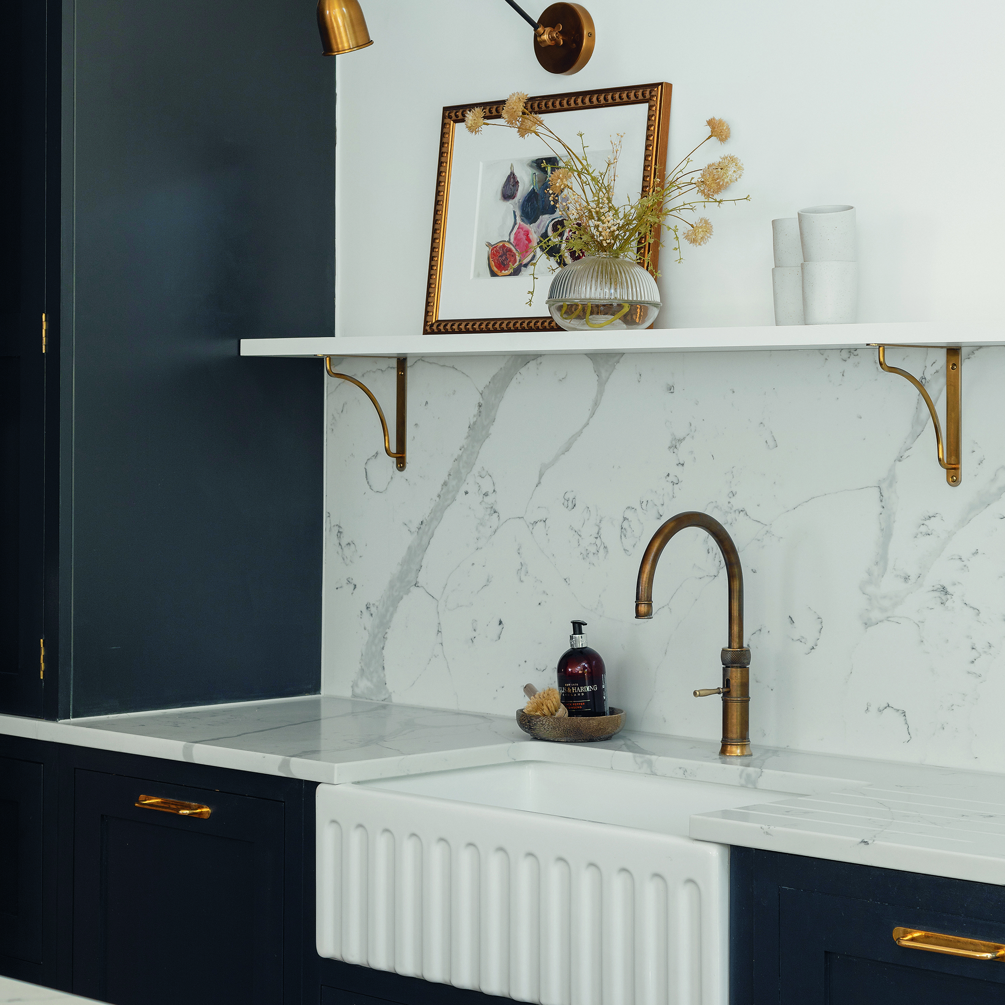 Navy Shaker kitchen with marble worktop and backsplash