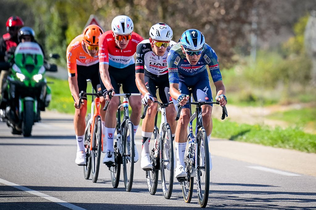 Paris-Nice stage 6 LIVE - Breakaway finally forms after fearsome fight throughout start of the stage