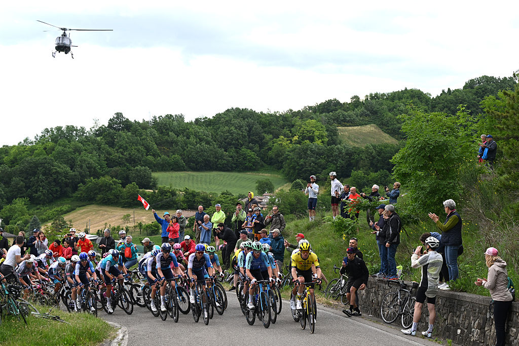 VIADANA ITALY MAY 22 A general view of the peloton passing through a landscape during the 108th Giro dItalia 2025 Stage 12 a 172km stage from Modena to Viadana OglioPo UCIWT on May 22 2025 in Viadana Italy Photo by Dario BelingheriGetty Images