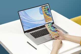 Huawei MateBook D 15 yhdistettynä Huawei Mate 30 Prohon