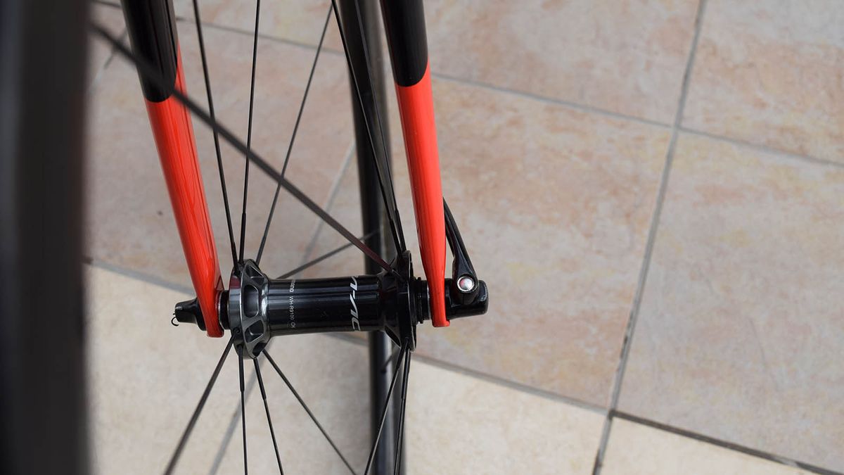 Shimano Dura-Ace R9100 series wheels also feature a fade design on the hubs