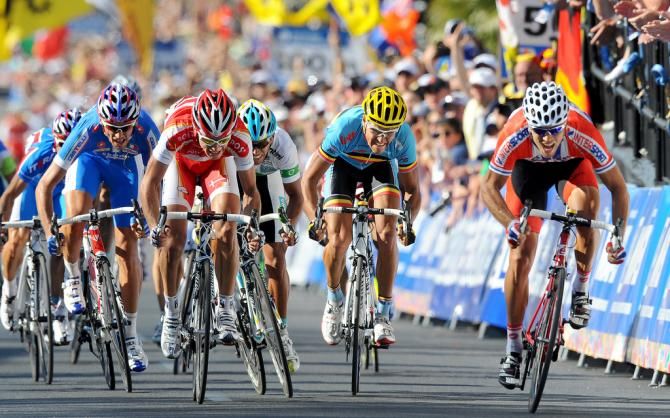 Thor Hushovd (Norway) proves to be too quick for Matti Breschel (Denmark) as he wins the 2010 Worlds