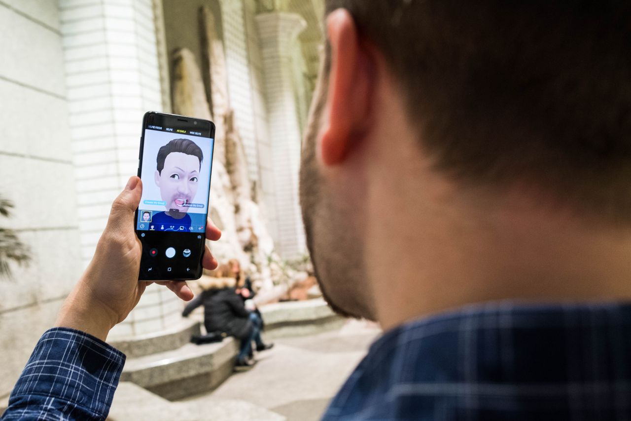 This AR Emoji doesn't really look like us