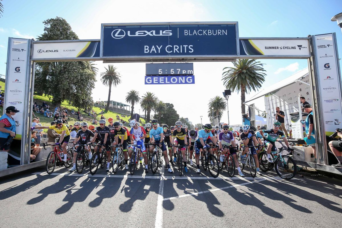 The peloton waits for the start