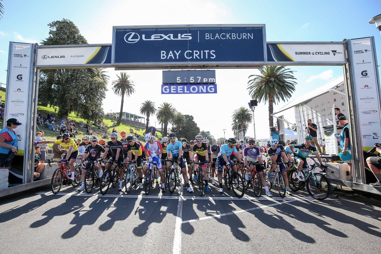 The peloton waits for the start