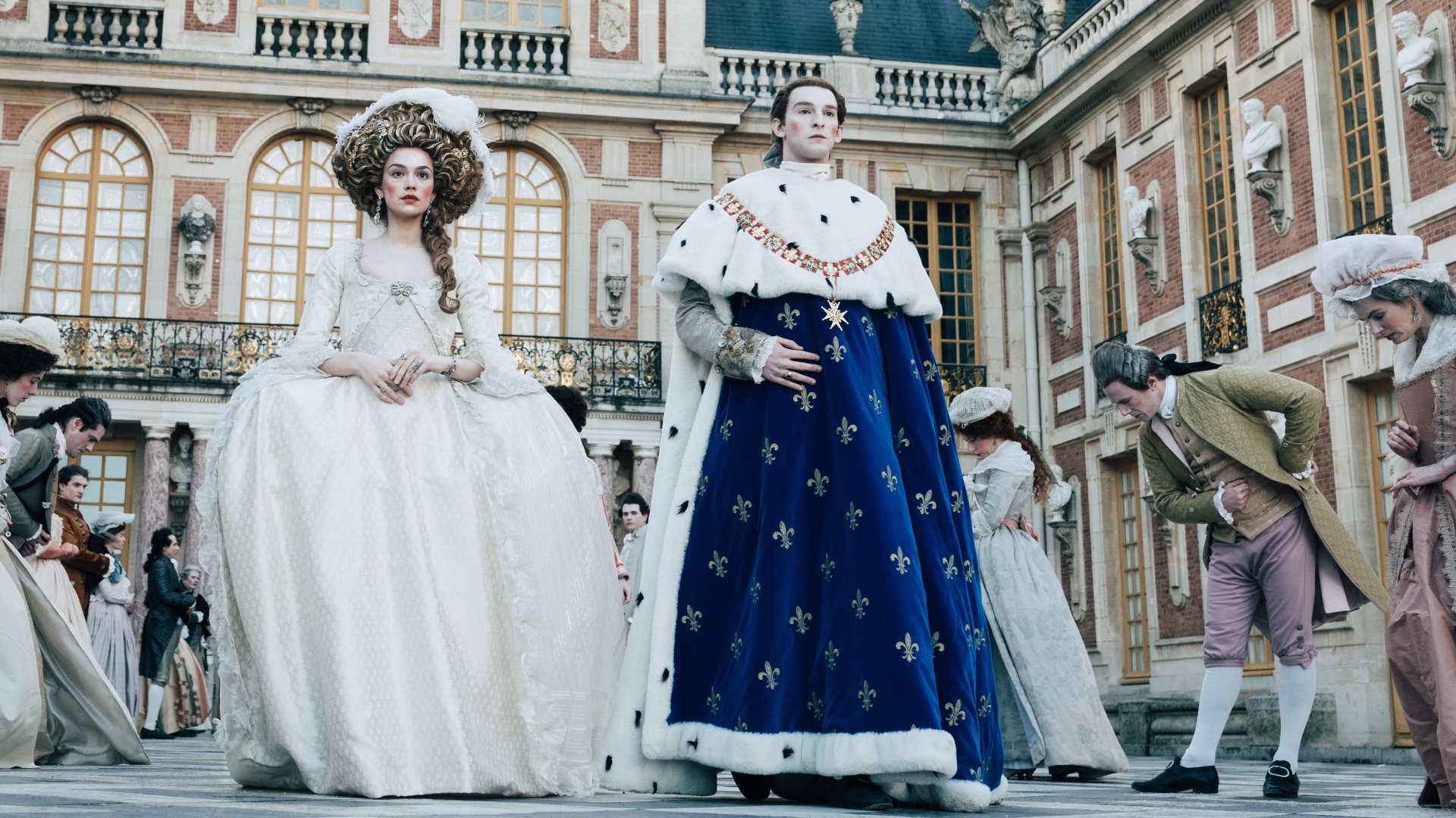 The King and Queen dress up in full regalia in Marie Antoinette