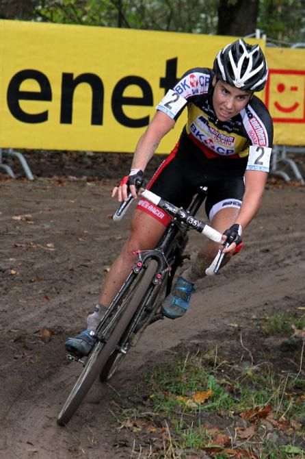 Sanne Cant (Enertherm-BKCP) heads to victory in GIeten