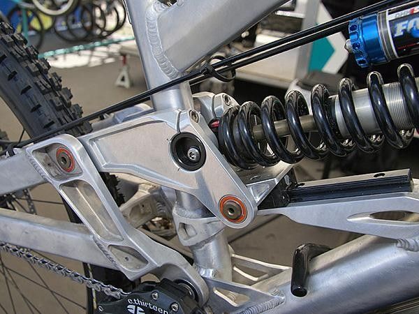 The swingarm activates a rail-controlled linkage for a more precisely controlled shock rate.