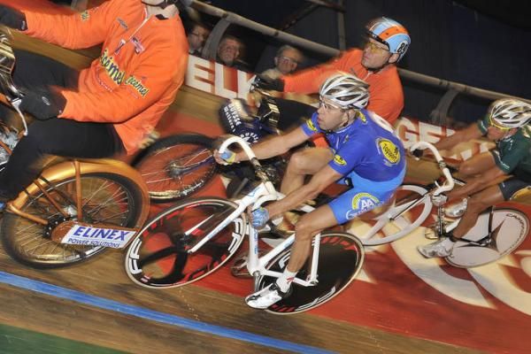 Danny Stam in the derny race
