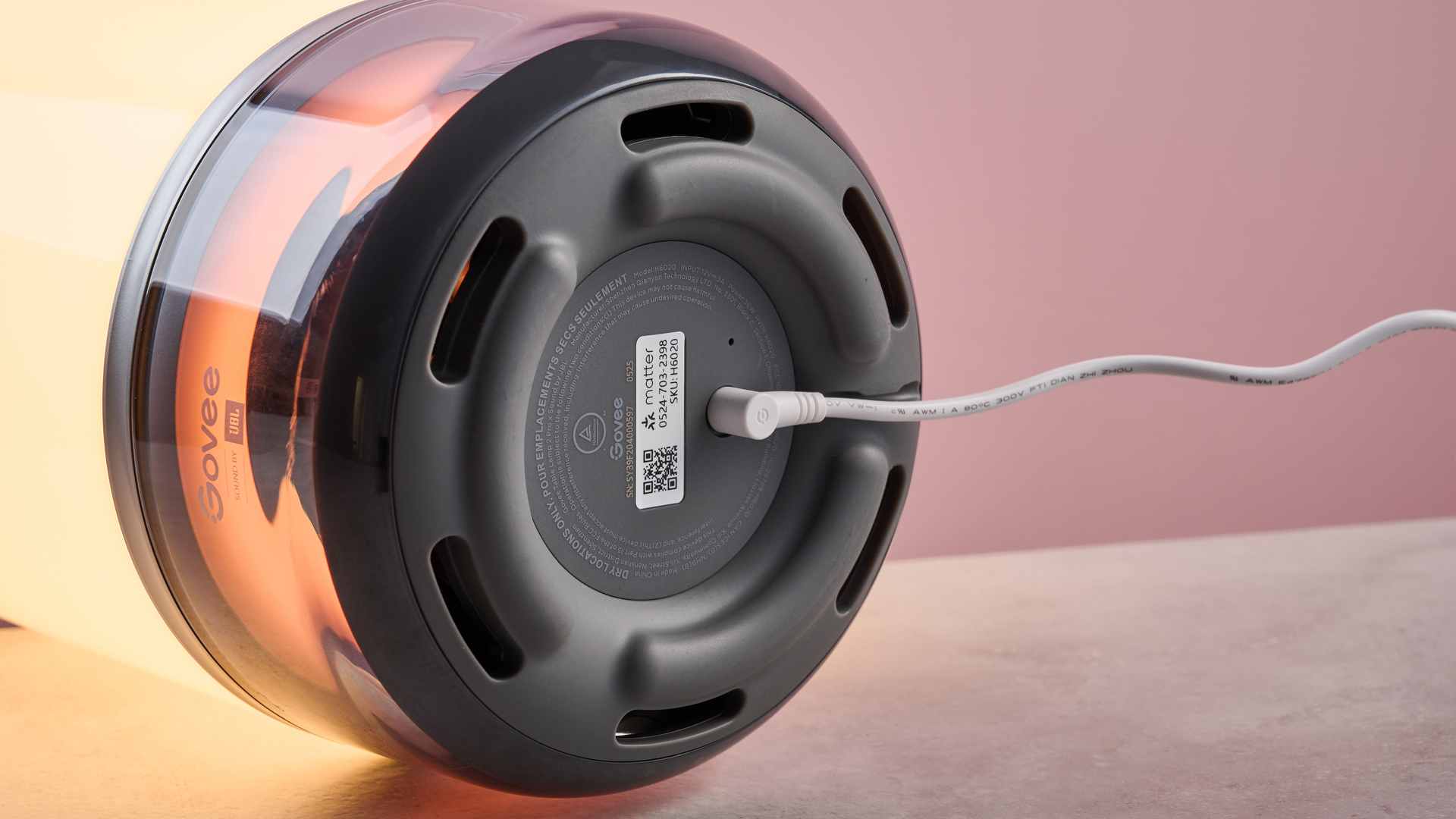 A view of the DC connector and power cable of the American model of the Govee Table Lamp 2 Pro x Sound by JBL.