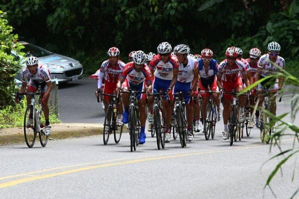 The BCR-Pizza Hut-KHS-Powerade team again controlled proceedings in the peloton.