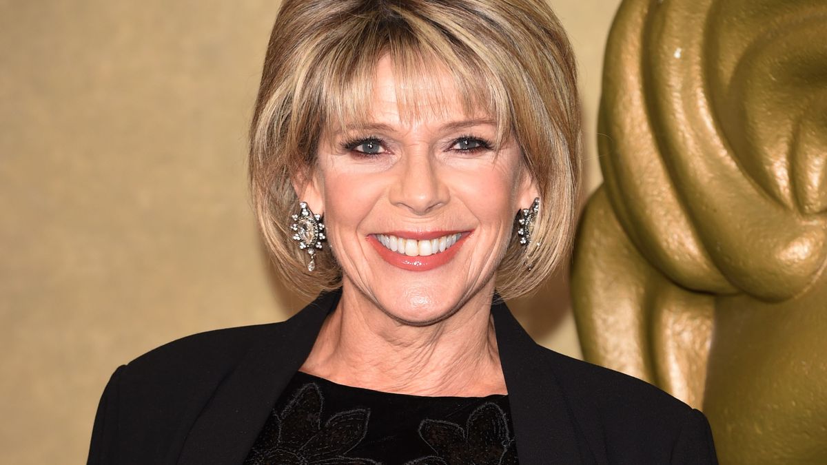 Ruth Langsford's quick two-step routine to volumise her 'thin and pathetic' eyelashes post-menopause