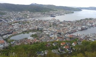 Bergen from above: the finishing line of the 2017 world championship will be drawn between the lake and the harbour