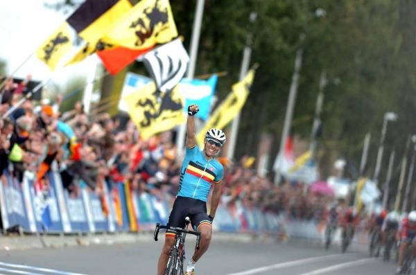 Philippe Gilbert celebrated in the shadow of the Belgian and Flemish flags