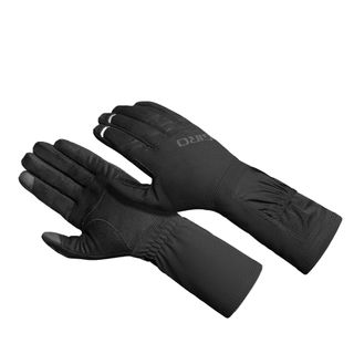 Giro Vulc lightweight gloves in black on a white background