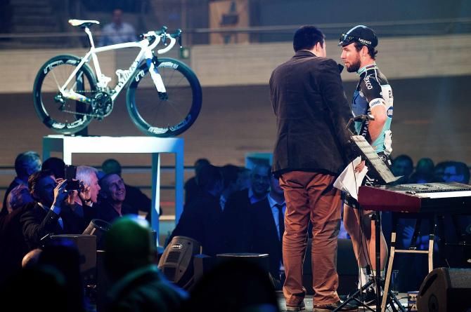 Mark Cavendish interviewed in front of the fans