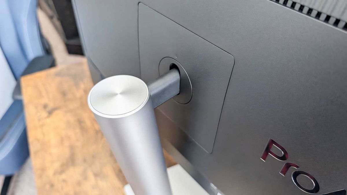 The ASUS ProArt PA27JCV's stand adjusts up and down.