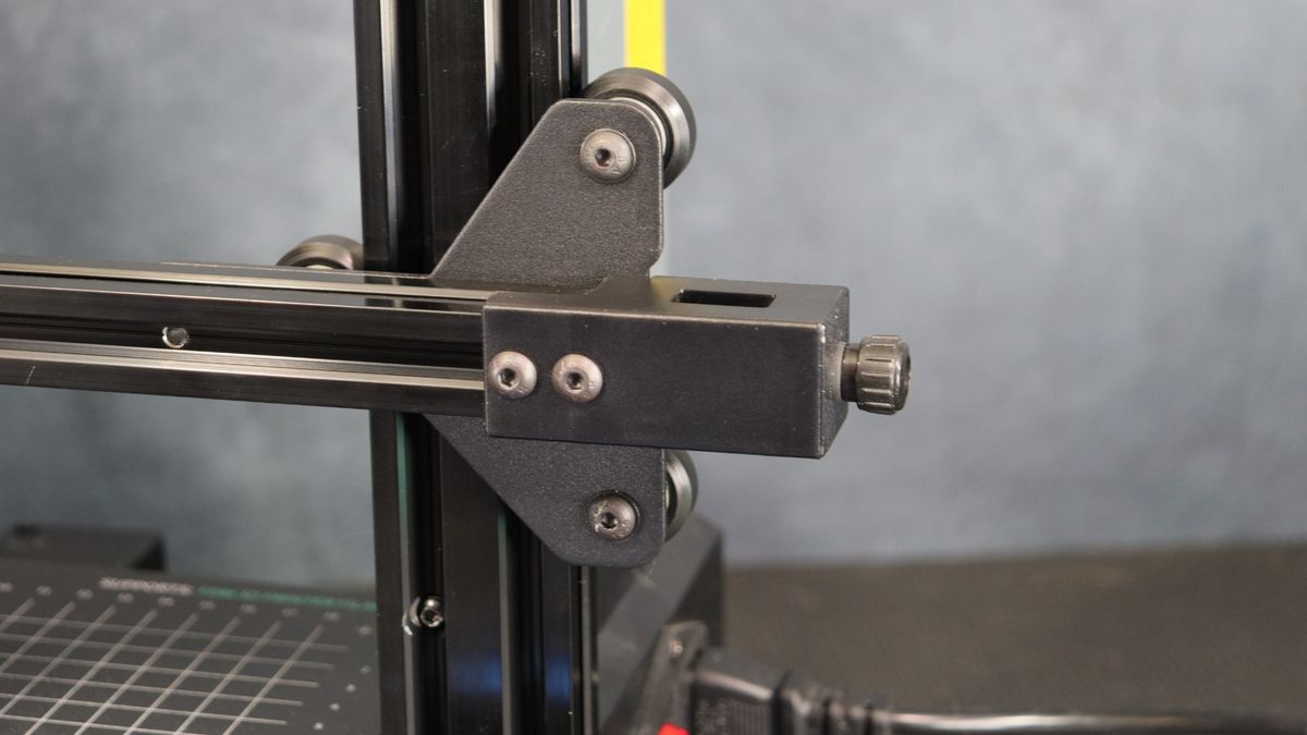 Sunlu Terminator 3 (T3)_Close up of 3D printer axis