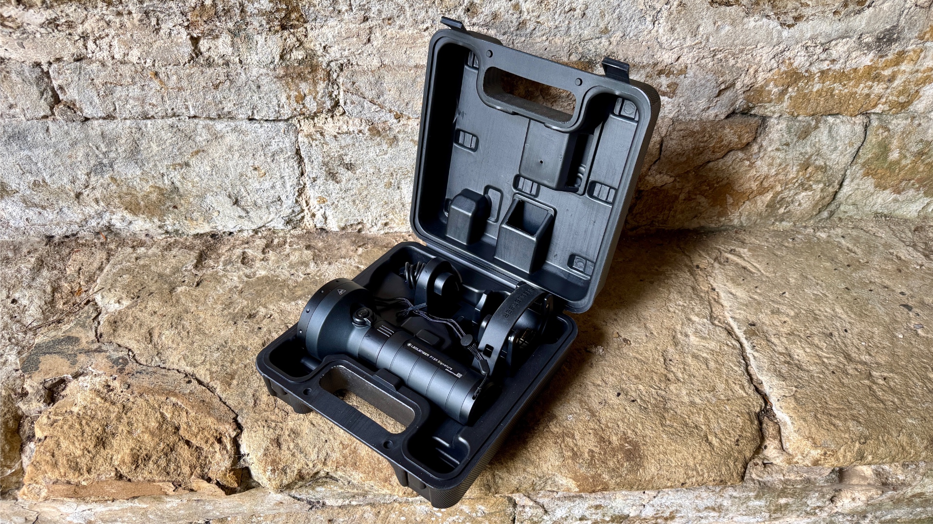 Ledlenser P18R Signature package