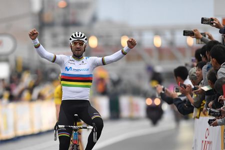 Alejandro Valverde wins the Saitama Criterium
