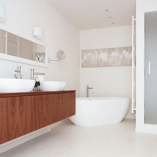 bathroom with basin and bathtub