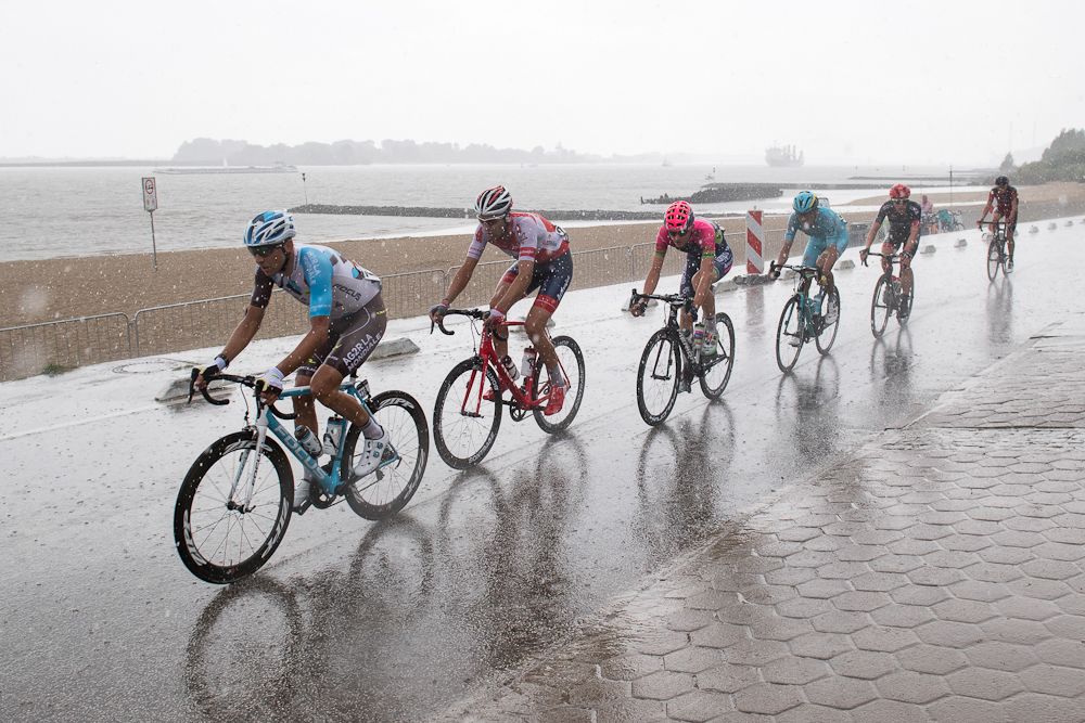 Athletes ride in the pack during the Euroeyes Cyclassics Hamburg