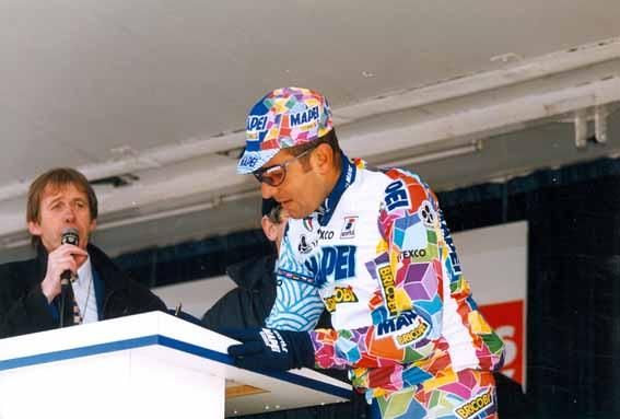Franco Ballerini signs on ahead his victorious 1998 Paris-Roubaix.
