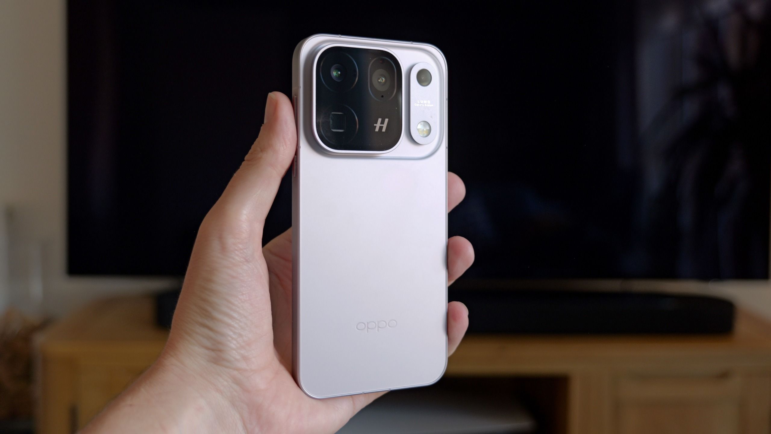 Oppo's Find X10 Pro Max can be pre-ordered with £100 off – if you're quick