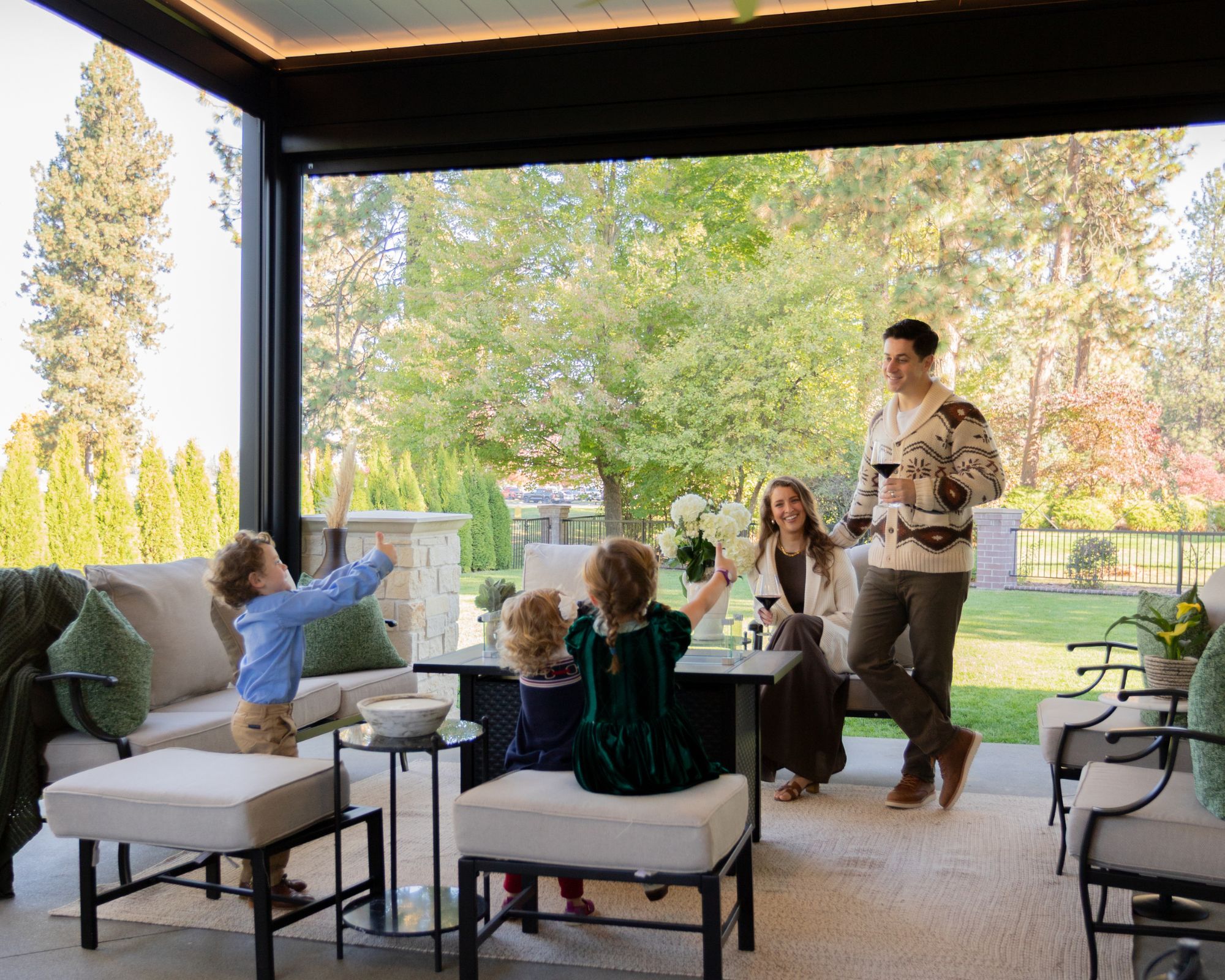 David Henrie pergola