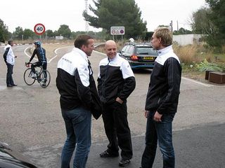 Carsten Jeppesen, Dave Brailsford and Marcus Ljungqvist chat about the training ride ahead.