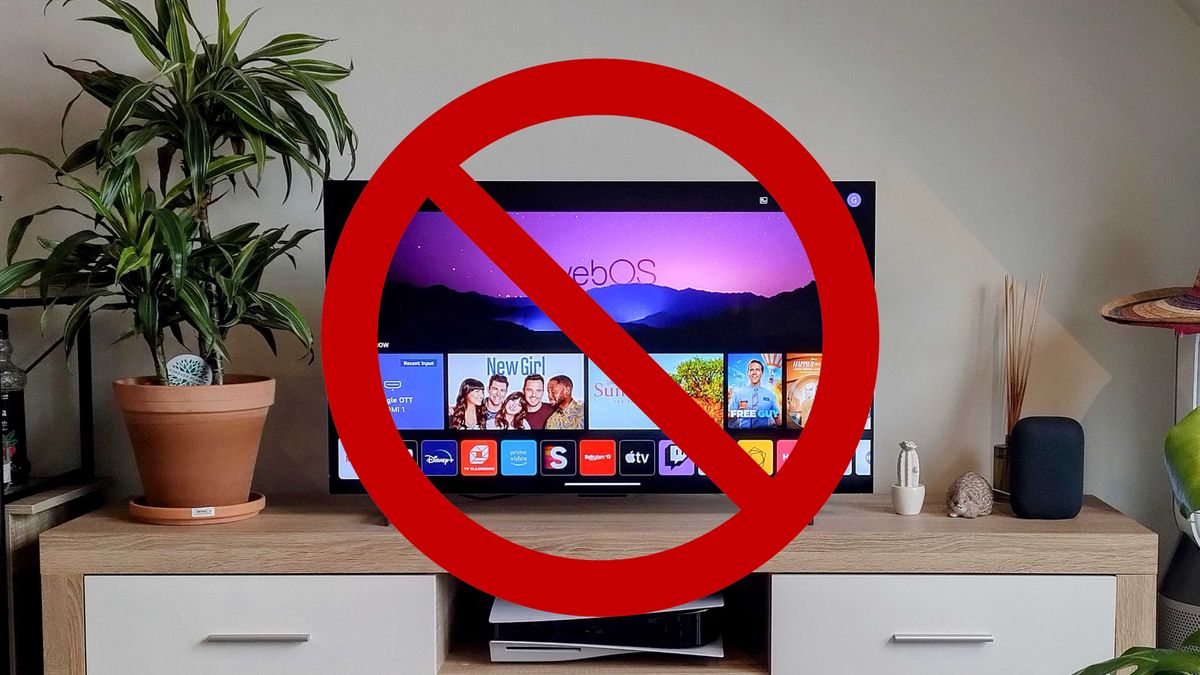 TV in a living room with red &#039;blocking&#039; sign in front of it