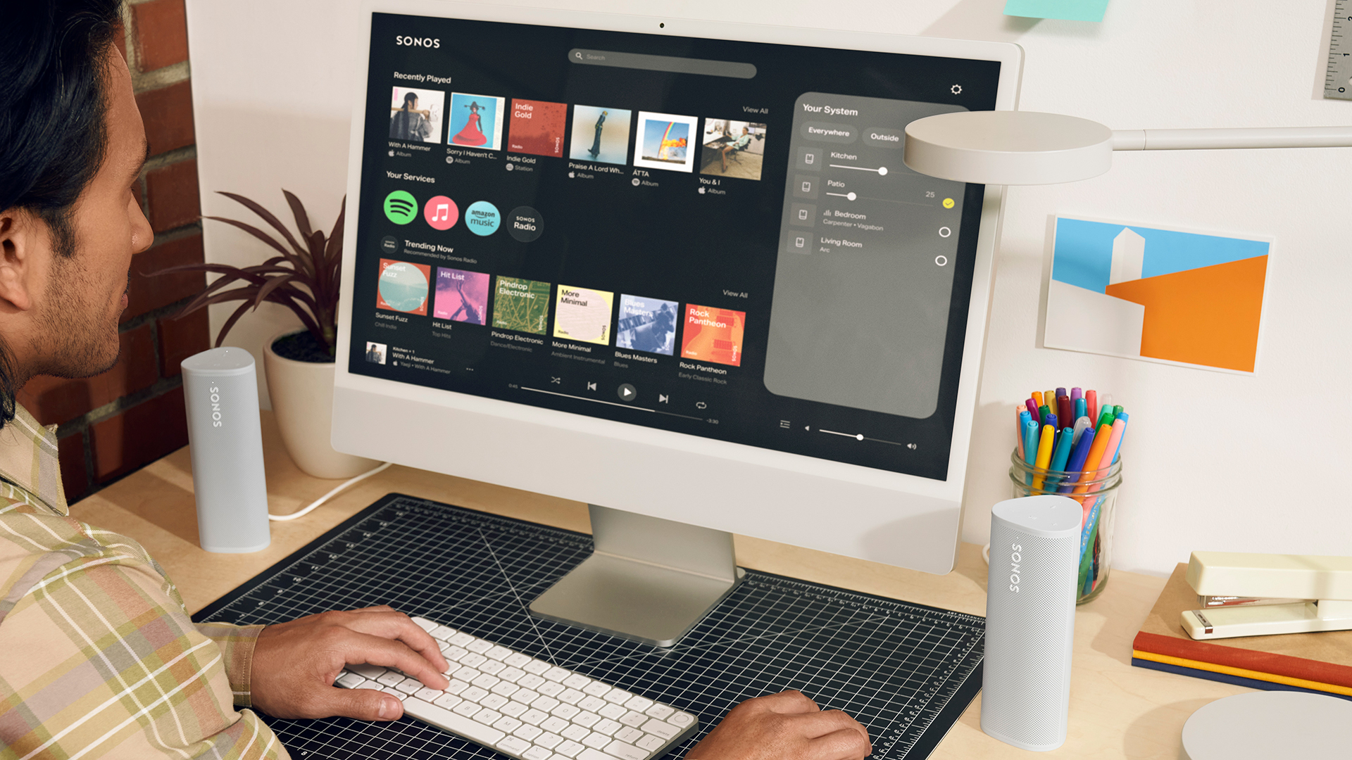 Sonos' новое веб-приложение, показывающее главный экран и воспроизводящие динамики