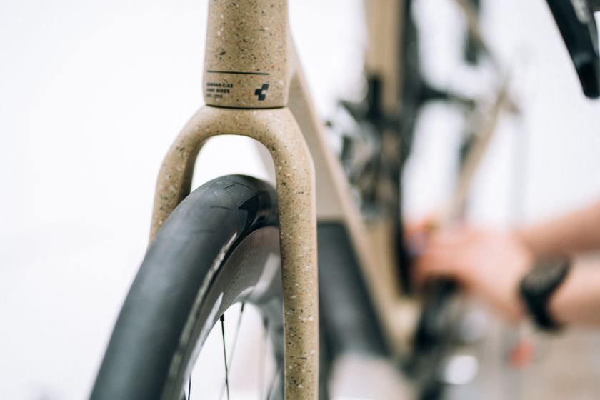 a 40mm Pirelli road tyre fitted to a Zipp rim mounted into the front of a bike