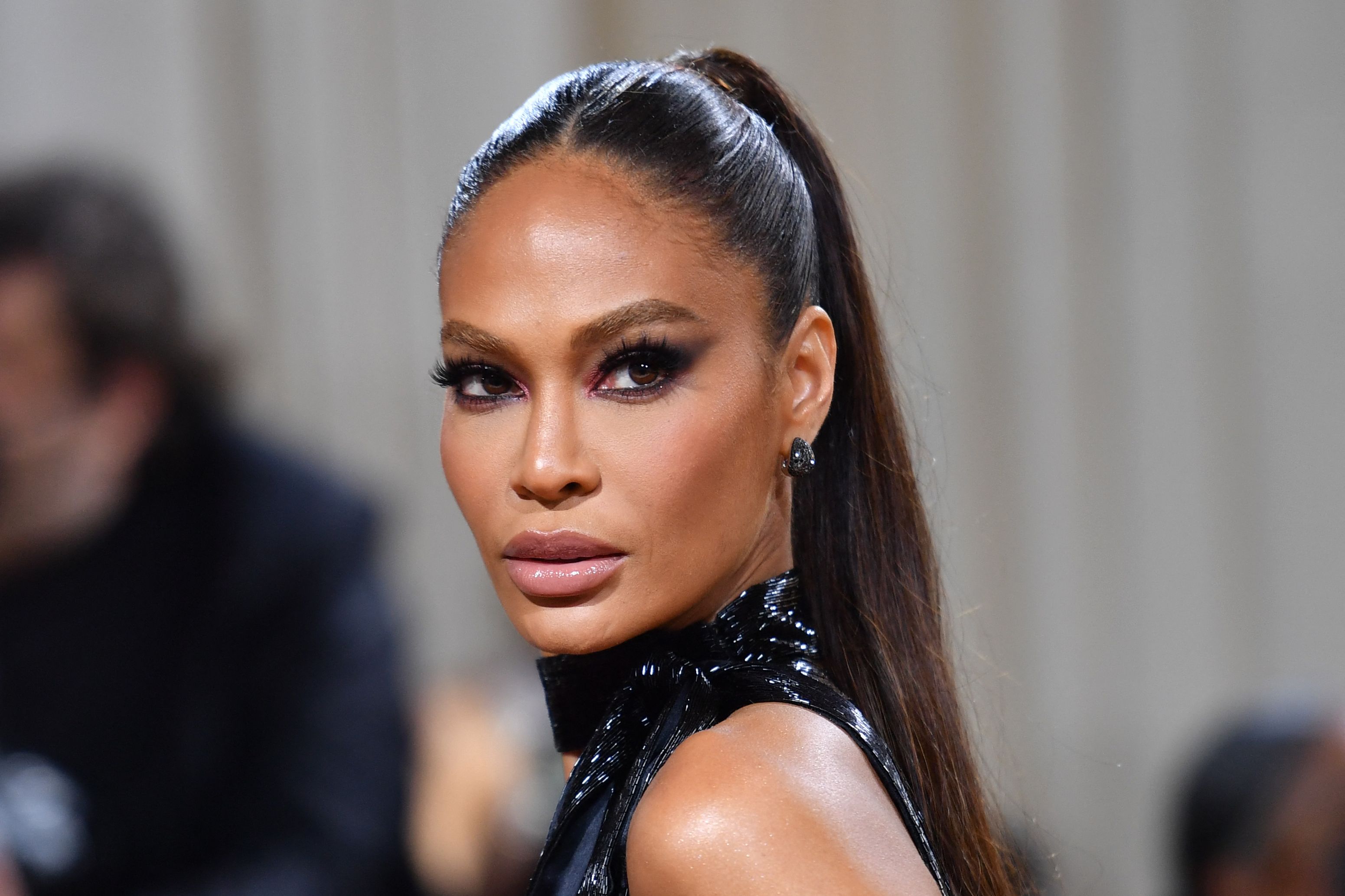 smokey - Joan Smalls