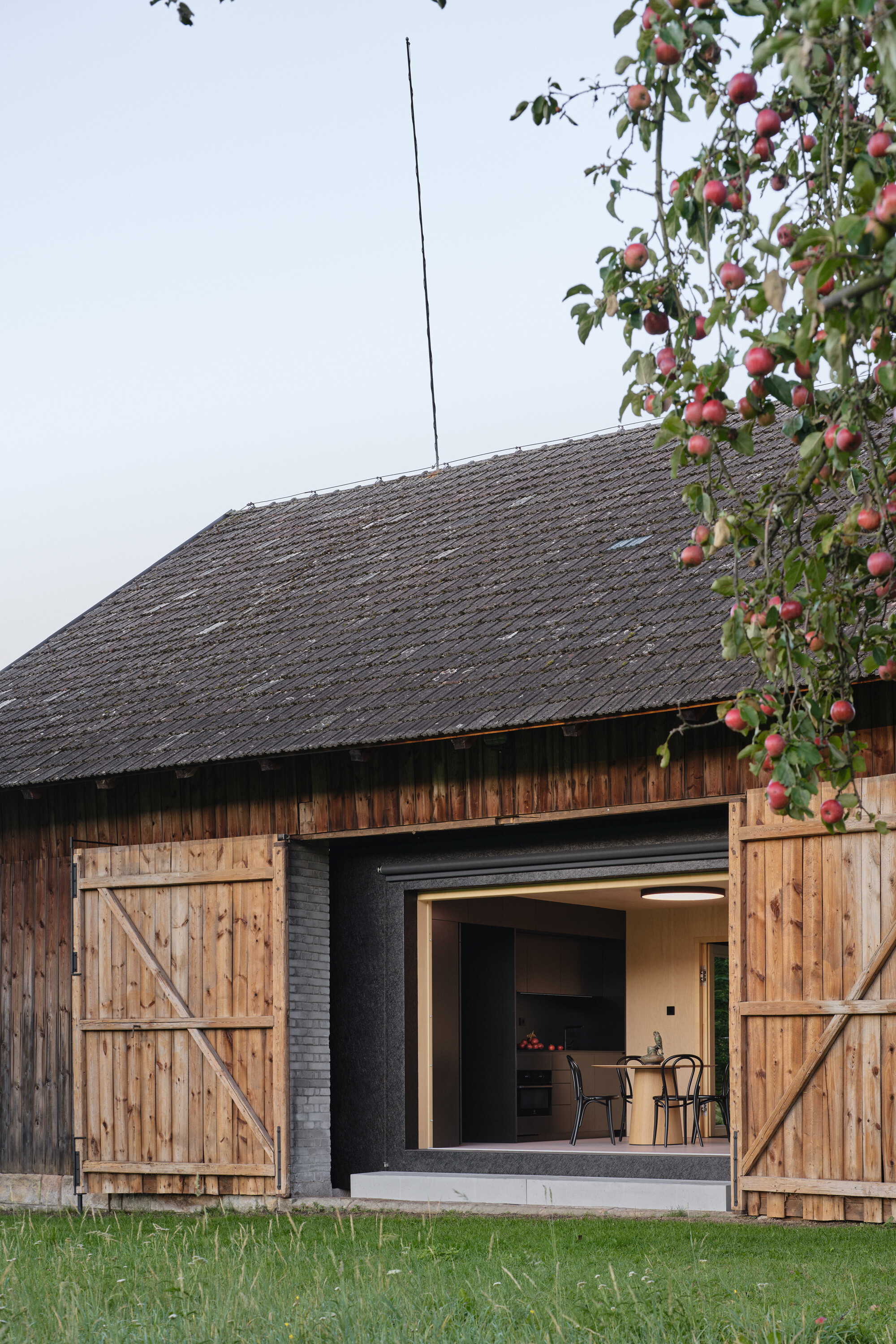 barn conversion in czech republic by Facha Architekti