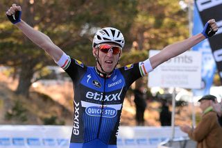 Dan Martin wins Stage 2 of the 2016 Tour of Valencia